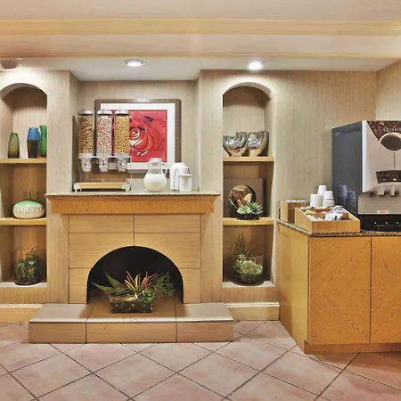 La Quinta Inn By Wyndham Savannah Midtown-3
