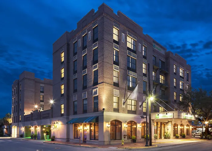 Pet Friendly hotel: Holiday Inn Savannah Historic District By Ihg