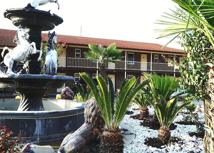 Hotel: American Inn & Suites - Savannah / Garden City